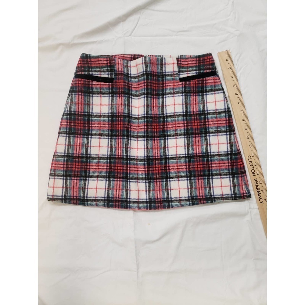 Copper Key size M plaid skirt. 2 front pockets. 16" to hem.